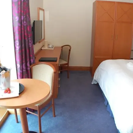 Leitrim Marina Hotel 3*