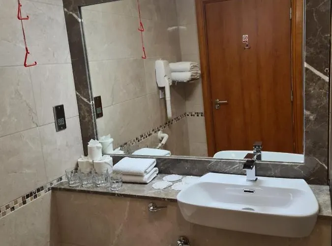 Hotel Leitrim Marina 3*