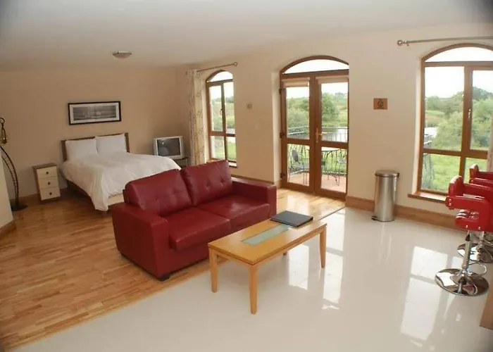 Leitrim Marina Hotel